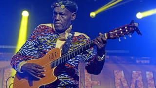 Oliver Mtukudzi en septembre 2018, à Santon, en Afrique du Sud