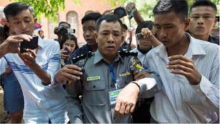 ရိုက်တာ သတင်းထောက် နှစ်ယောက်