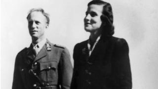 El rey Leopoldo III de Bélgica con la princesa Lilian en Suiza en 1945.