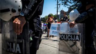 Policija i pripadnici LGBT zajendice na ulicama Beograda