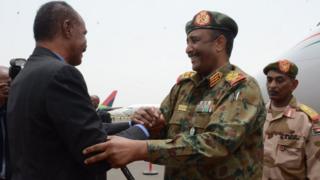 ፕረዚደንት ኢሳይያስ ኣፈወርቂ (የማን) ምስ ሌ/ጀ ዓብዱል ፋታህ ኣል-ቡርሃን ኣብ ማዕርፎ ነፈርቲ ኣስመራ 14 ሰነ 2019