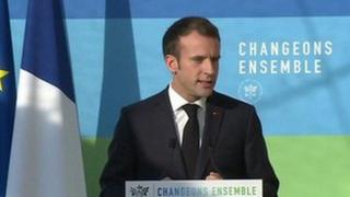 Emmanuel Macron ne cède pas face aux "gilets jaunes"