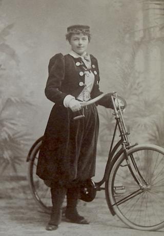 Анжелина Аллен, бельгиялык скульптор жана фотограф Эме Дюпон тарткан сүрөт