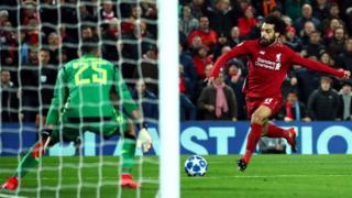 لیورپول در آخرین مسابقه و با گل محمد صلاح مقابل ناپولی توانست از گروه صعود کند