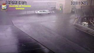 イタリア高架橋崩落の瞬間 防犯カメラがとらえた映像