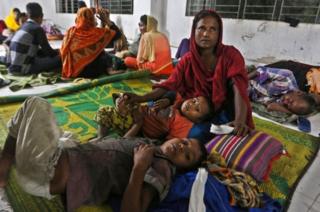 Ratusan ribu warga Bangladesh telah diungsikan ke tempat perlindungan topan.