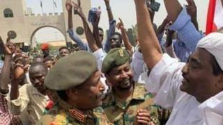Igisirikare cakuye ku butegetsi Omar al-Bashir mu ndwi iheze inyuma y'imyaka hafi 30 ari ku butegetsi