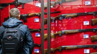 Вице-спикер Госдумы Ирина Яровая подготовила законопроект об ужесточении правил выдачи разрешения на оружие