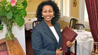 መንበረ አክሊሉ በሬስቶራንቷ