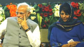 पंतप्रधान मोदी आणि मेहबुबा मुफ्ती