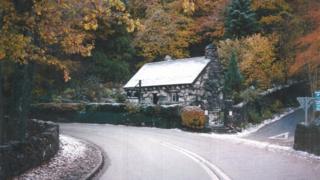 Y Tŷ Hyll o Bont Sarnddu, Tachwedd 1995.