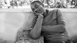 Man dey sleep ontop chair