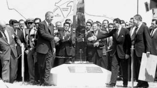 Lyndon B. Johnson saluda a López Mateos