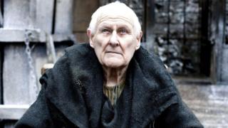L'acteur britannique Peter Vaughan interprétait récemment le personnage de Mestre Aemon dans la série Game of Thrones.