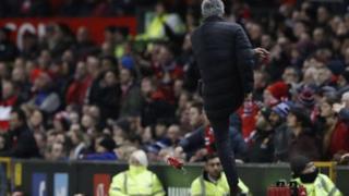 Jose Mouriho kicking water bottle
