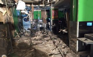 Внутренний вид супермаркета после взрыва в Санкт-Петербурге, Россия, на фото, опубликованном Национальным антитеррористическим комитетом 28 декабря 2017 года