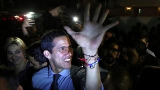 Juan Guaidó yaritangaje ko ari we mukuru w'igihugu mfatakibanza wa Venezuela mu kwezi kwa mbere kw'uno mwaka wa 2019