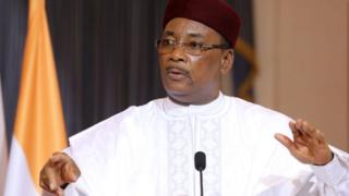 Le président Mahamadou Issoufou lors d'une conférence de presse avec Emmanuel Macron le 23 décembre à Niamey.