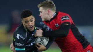 Keelan Giles - un o'r rhai a sicrhaodd fuddugoliaeth i'r Gweilch