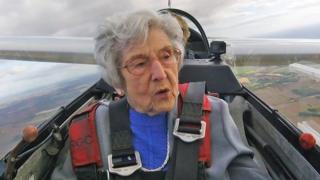 Олвин Хопкинс 99 лет.
