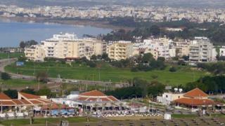 Вид с воздуха на город Ларнака, в Республике Кипр
