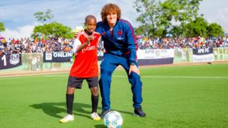 የአርሰናሉ ኮከብ ዴቪድ ሉዊዝ በሩዋንድ የሁለት ቀናት ጉብኝት አደረገ