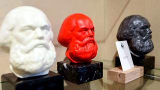 Разноцветные головы Маркса