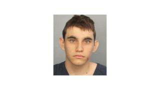 Nikolas Cruz, 19 tuổi, học sinh cũ của trường và từng bị đuổi học.