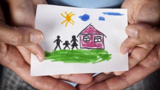 Dibujo de una casa con una familia.