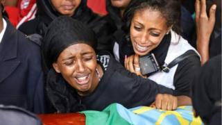 Hari imiryango itarashobora kuronswa ibisigarira vy'ababo baguye kuri iryo sanganya