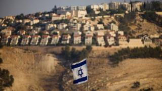 Israeli flag is seen in front of the Jewish settlement of Maale Adumim on the outskirts of Jerusalem (7 September 2009)