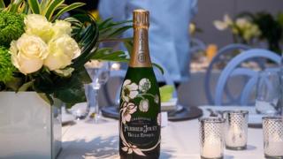 ما معنى عبارة wine ؟