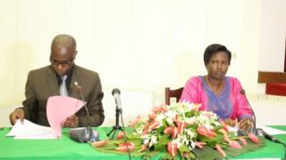 Umushikiranganji Martin Nivyabandi (i bubamfu) na Kanyana Laurentine (i Buryo)