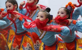 Edinburgh'daki Fringe Festivali'nde düzenlenen bir gösteri ile festivalin 70. yılı kutlandı. 30 binden fazla gösterinin gerçekleştiği festival, alanındaki en büyük sanat festivali.
