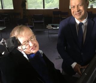 Stephen Hawking y Pallab Ghosh