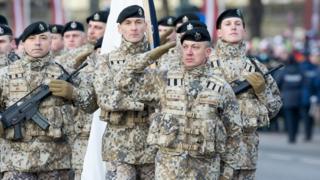 військові, єс