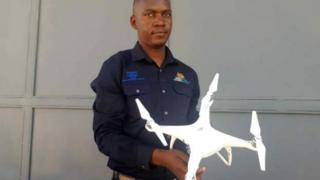 ከድሮኖች መካካል አንዱ
