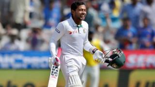 সেঞ্চুরি করার পর মুশফিকের উচ্ছ্বাস
