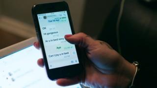 Troca de mensagem com suspeito de pedofilia no celular