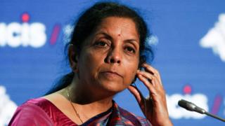பாதுகாப்புத் துறை அமைச்சர் நிர்மலா சீதாராமன்