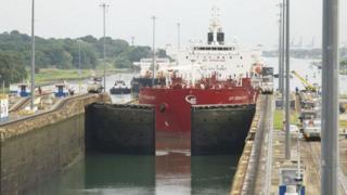 اداره کانال پاناما که پنج درصد تجارت دریایی جهان در آن جریان دارد، در اختیار دولت پاناماست