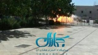 Fars axborot agentligi Oyatulloh Humayniy maqbarasi tashqarisida portlash aks etgan fotoni eʼlon qilgan