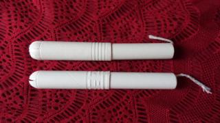 சுற்றுச்சூழலுக்கும், உடல்நலத்துக்கும் தீங்கு: சானிட்டரி நேப்கினுக்கு மாற்று என்ன?