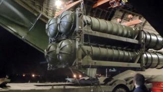 Mísseis antiaéreos russos S-300 entregues à Rússia