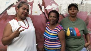 Tres mujeres.