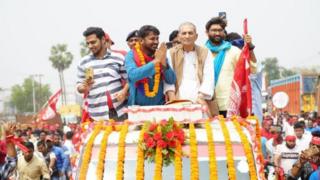 कन्हैया के समर्थन में उतरे लोग