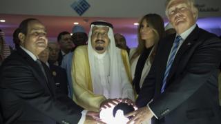 Misir prezidenti Abdul Fəttah əl-Sisi, Səudiyyə kralı Salman və ABŞ prezidenti Donald Trump - Ər-Riyad, 21 May 2017