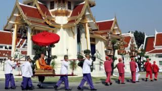 Msafara wa mazishi ya Vichai Srivaddhanaprabha mjini Bankok