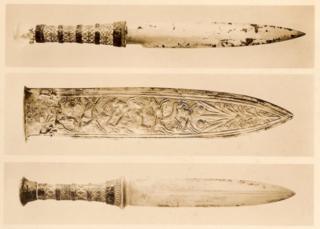 Print photograph of three daggers found on Tutankhamun's mummy