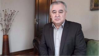 Жогорку Кеңештин депутаты, “Ата Мекен” фракциясынын лидери Өмүрбек Текебаев 26-февралда таңкы саат үчтөрдө “Манас” аба майданынан кармалып келген